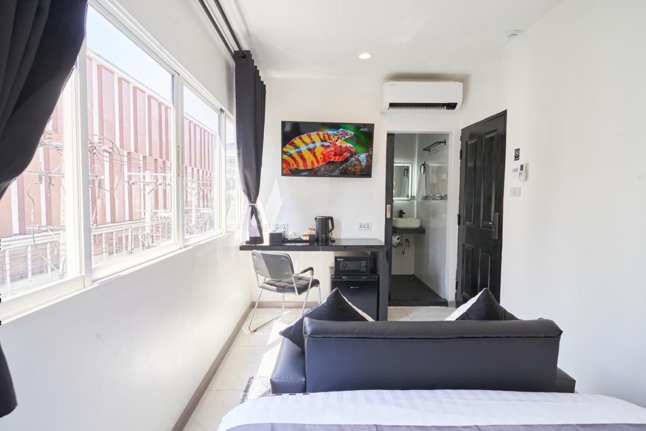 Thonglor Suites Hotel Bangkok Luaran gambar