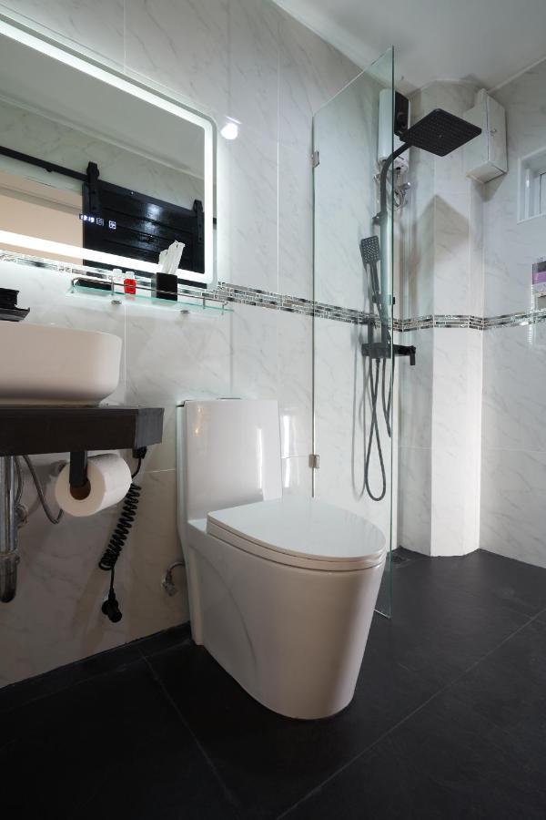 Thonglor Suites Hotel Bangkok Luaran gambar