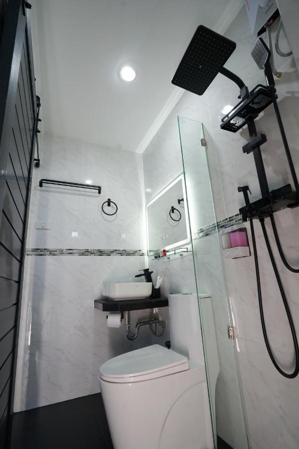 Thonglor Suites Hotel Bangkok Luaran gambar