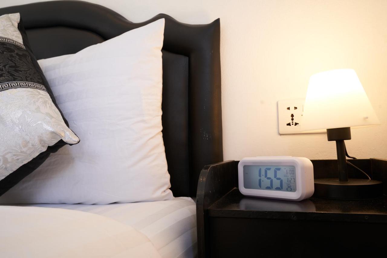 Thonglor Suites Hotel Bangkok Luaran gambar