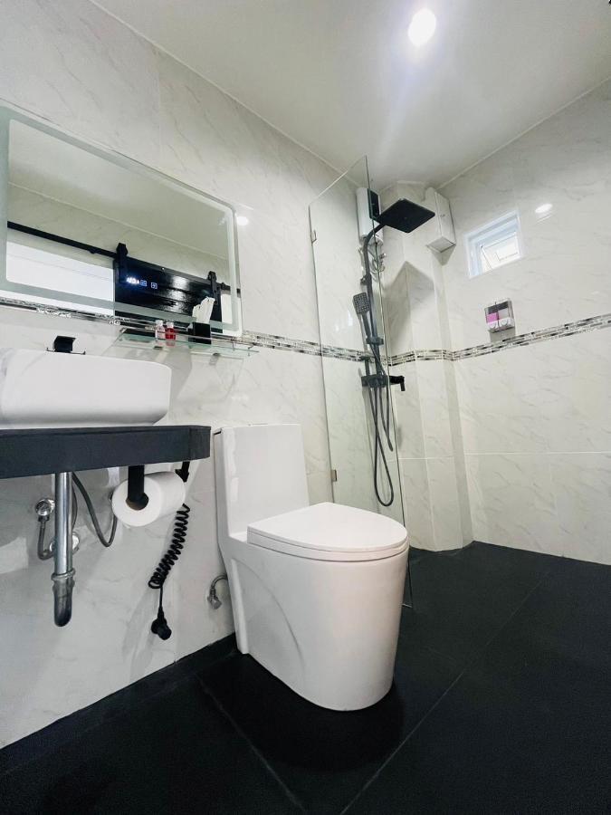 Thonglor Suites Hotel Bangkok Luaran gambar