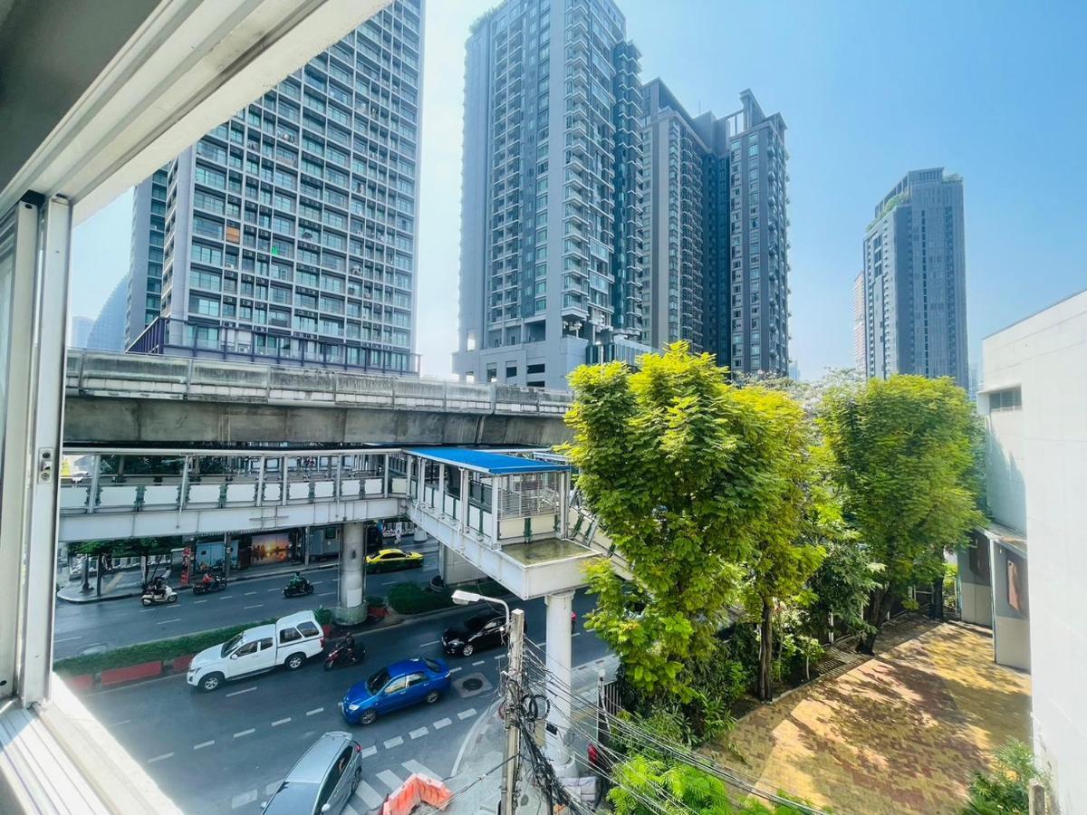 Thonglor Suites Hotel Bangkok Luaran gambar