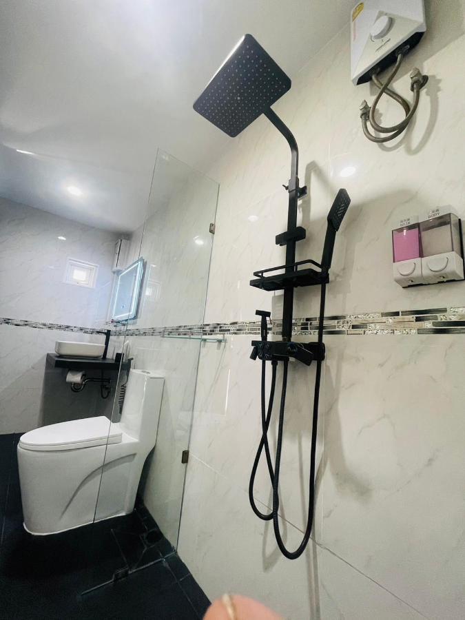 Thonglor Suites Hotel Bangkok Luaran gambar