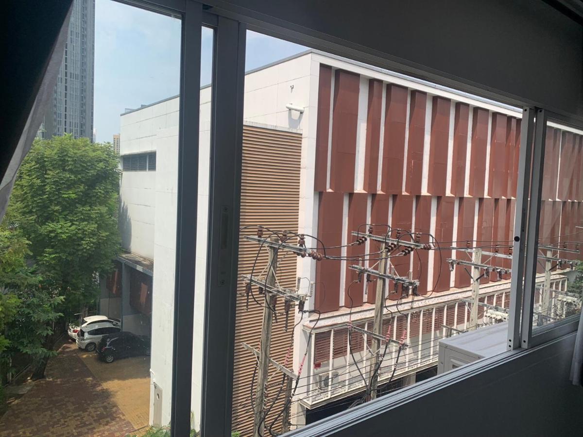 Thonglor Suites Hotel Bangkok Luaran gambar