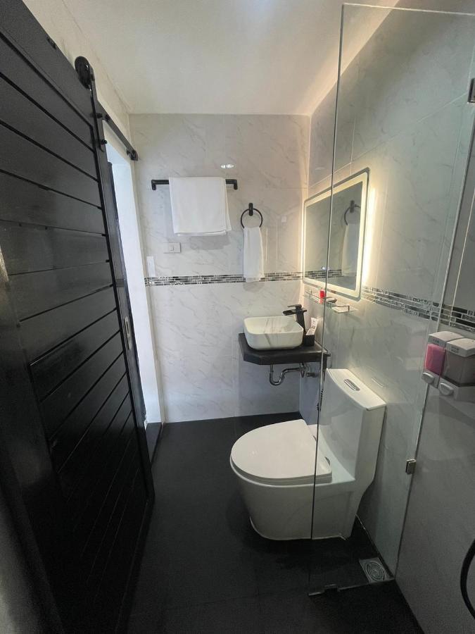 Thonglor Suites Hotel Bangkok Luaran gambar