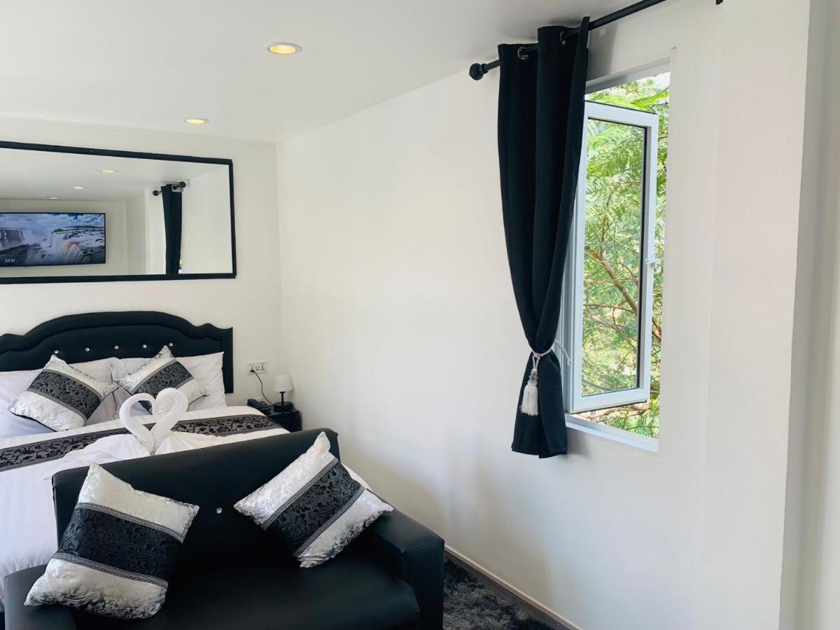 Thonglor Suites Hotel Bangkok Luaran gambar